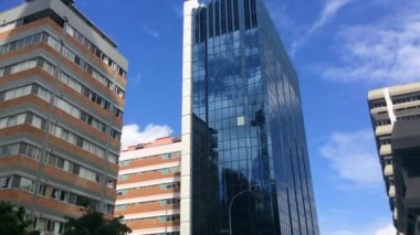 Auckland gökyüzü kule manzarası Yeni Zelanda