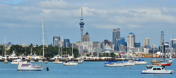 Panoramisch uitzicht op de skyline van de stad van Auckland - New Zealand — Stockfoto