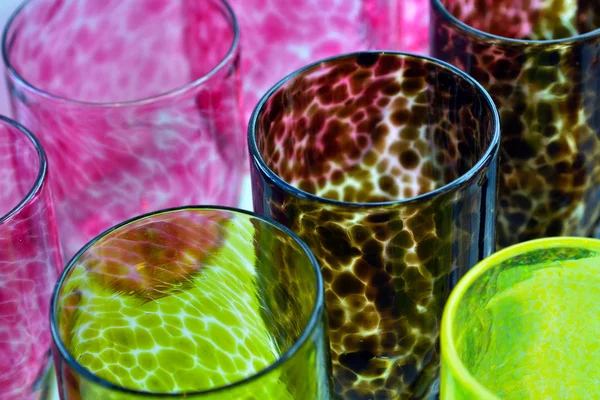 Colorido fundo copos de vidro-trabalho — Fotografia de Stock