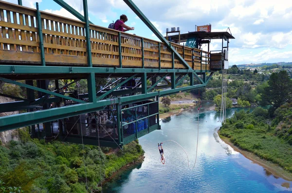 Bungy skok v novozélandské Taupo — Stock fotografie