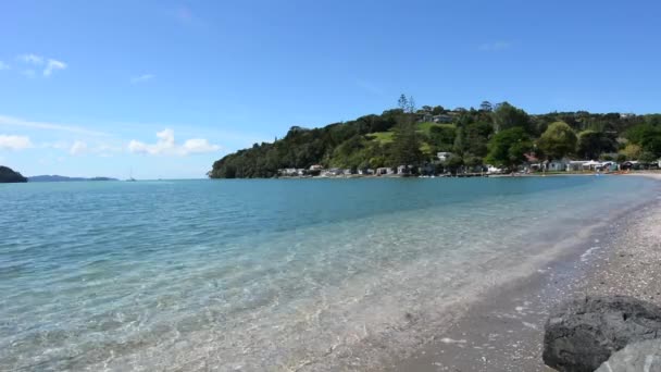 Landschaft von Warkworth Sandspit Beach — Stockvideo