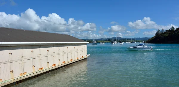 Ladscape vista de um velho barco galpão em Sandspit Nova Zelândia — Fotografia de Stock