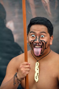 Maori adam geleneksel tebrik
