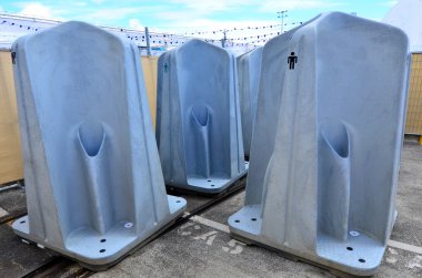 Public outdoors men urinal units