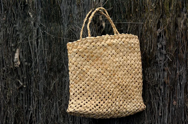 Woven flax bag traditional Maori culture — Stock Photo, Image