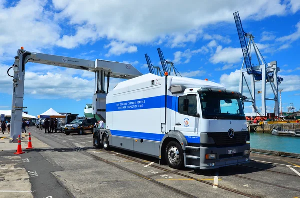 New Zealand Customs Service cargo scanning truck
