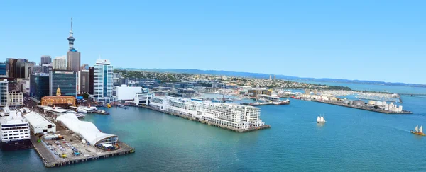 Aerial view of  Auckland financial center against the Waitemata — Stock Photo, Image