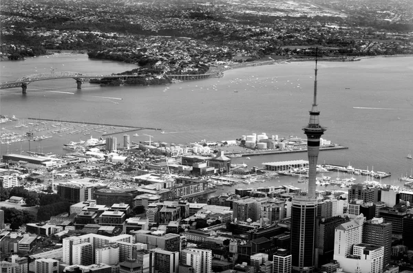 Aerial view of Auckland financial center against the Waitemata H — Stock Photo, Image