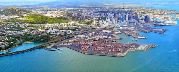 Flygfoto över Auckland finansiella centrum och hamnarna i Auckland Nya Zeeland — Stockfoto