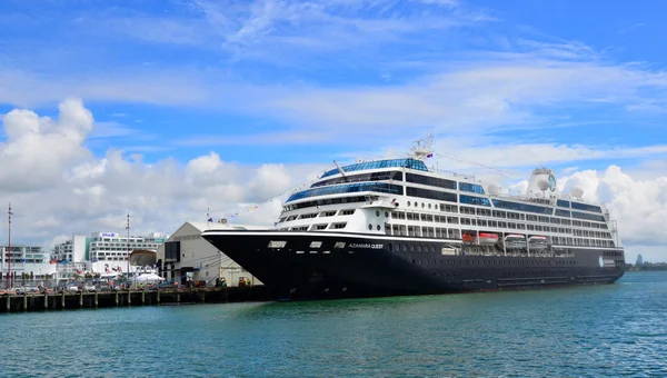 Cruzeiros navio amarração em portos de Auckland — Fotografia de Stock