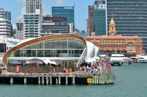 Visitors at The Cloud in Auckland waterfront, New Zealand — Stockfoto