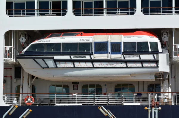 Lifeboat on a cruise ship — Stock Photo, Image