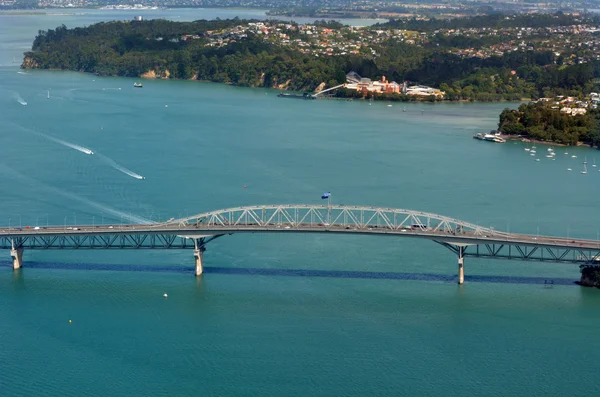 Letecký pohled na Auckland harbour Bridge — Stock fotografie