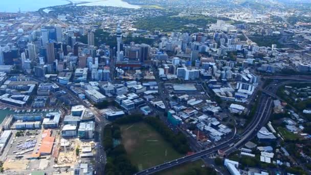 Letecký pohled na finančním centru Auckland, Nový Zéland — Stock video