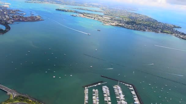 Luchtfoto van Waitemata Habour in Auckland Nieuw-Zeeland — Stockvideo