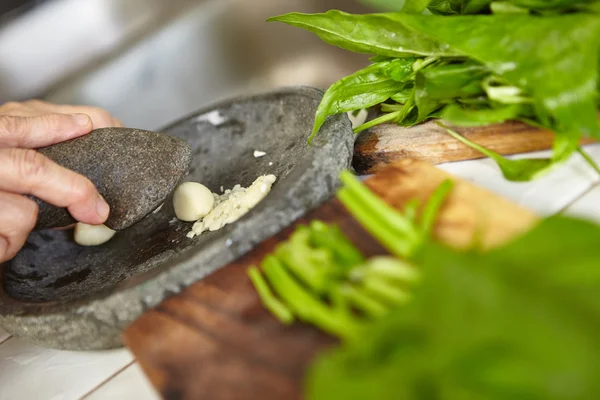 Voorbereiding van Japanse spinazie parfum — Stockfoto