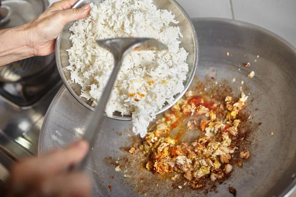 Adding rice — Stock Photo, Image