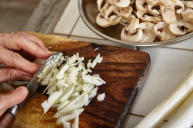 soğan kesmek