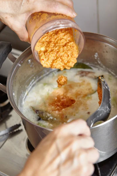 Adding spices — Stock Photo, Image