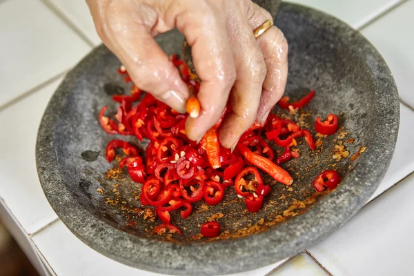 Κάνοντας sambal — Φωτογραφία Αρχείου