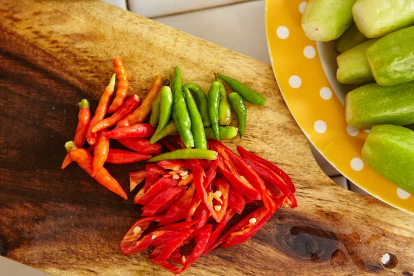 Red and green chillies — Stock Photo, Image