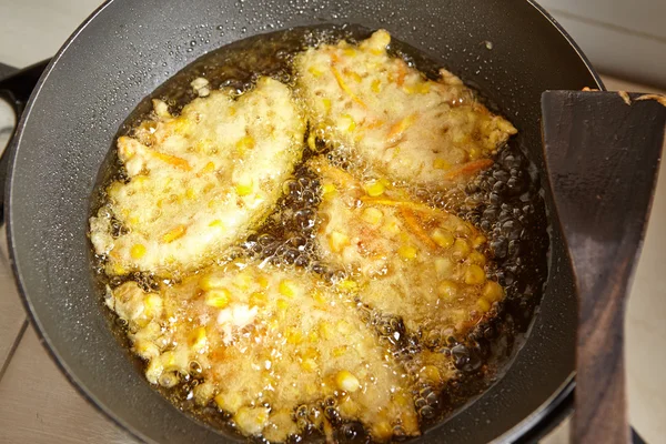 Frying ote-ote — Stock Photo, Image