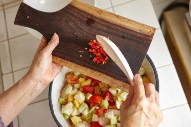 salata karıştırma