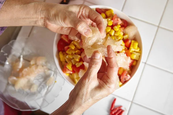 Preparación de frutas frescas —  Fotos de Stock