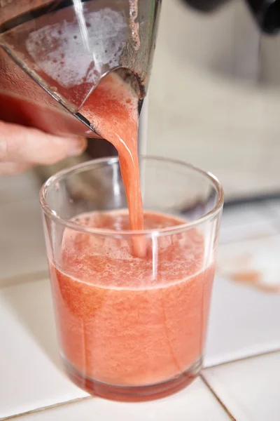 Pouring tomato juice — Stock Photo, Image