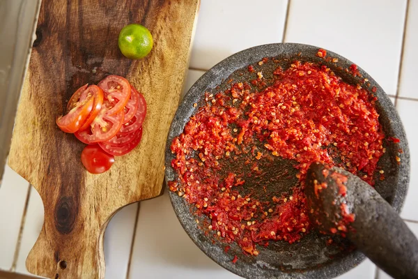 Sambal e seu ingrediente adicional — Fotografia de Stock