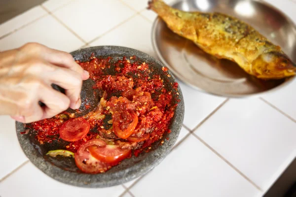 Crushing chillies — Stock Photo, Image