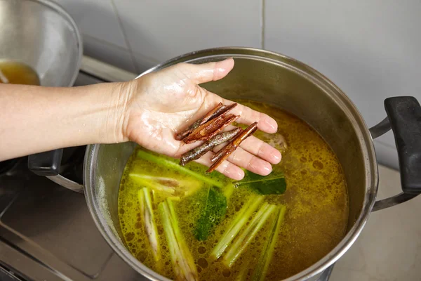 Adding spices and herbs — Stock Photo, Image