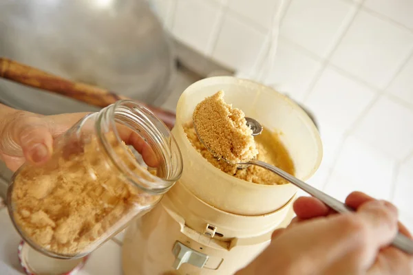 Fijne grond knoflook en garnalen crackers — Stockfoto