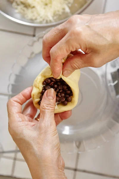 Filling bread dough with chocolate — Stock Photo, Image