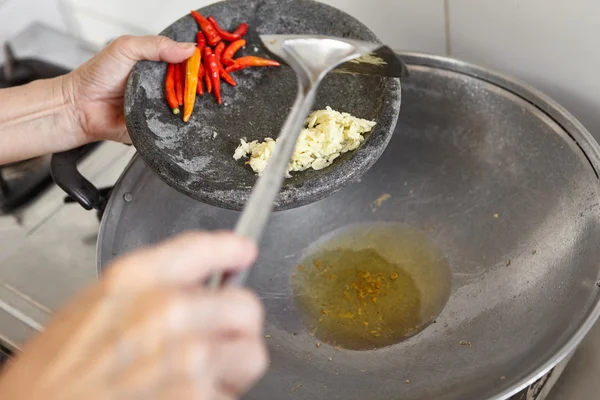 Stir fry gralic — Stock Photo, Image