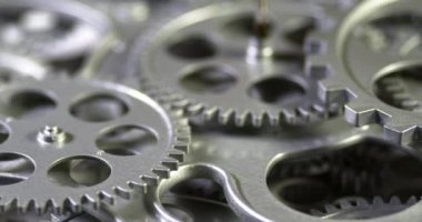 Çalışan Mekanizmada Sihirli Metal Dişlilerini Kapat