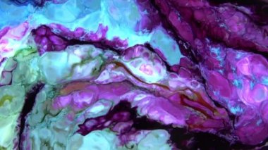 Sıvı boyanın hareket edip yavaşça kaymasıyla organik etki. Dönüyor ve yayılıyor.