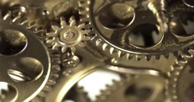 Sihirli Antik Metal Vitesler Çalışma Mekanizmasında Dönüyor
