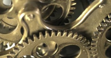 Sihirli Antik Metal Vitesler Çalışma Mekanizmasında Dönüyor