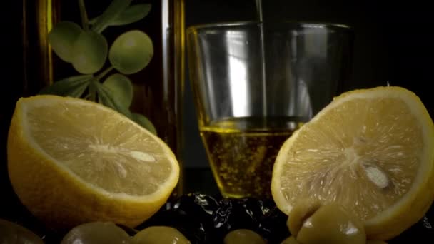 Mucchio Olive Verdi Nere Filmati Olio Oliva — Video Stock