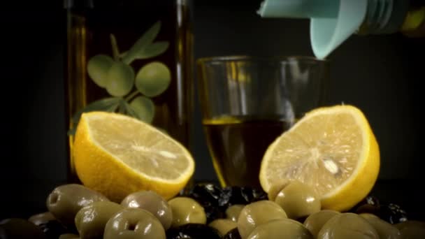 Mucchio Olive Verdi Nere Filmati Olio Oliva — Video Stock