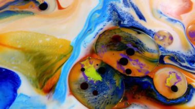 Soyut Sonsuz Renk Döngüleri ve Patlamalar Ayrıntılı Renkli Yüzey Boyaları Hipnotize Ediyor.