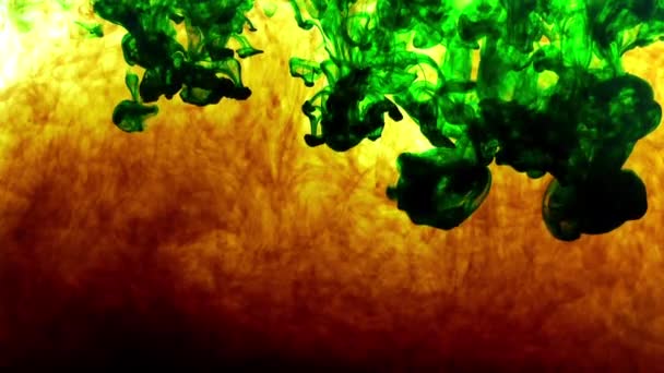Abstract Levendige Groene Oranje Kleur Inkt Druppels Verspreiden Water Textuur — Stockvideo