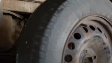 Araba Tamir Servisinde Araba Fren pedleri ve Fren Diski Değiştirme.