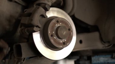 Araba Tamir Servisinde Araba Fren pedleri ve Fren Diski Değiştirme.