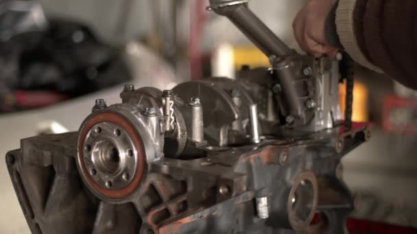 Renovação Bloco Cilindro Motor Reparação Filmagem Oficina Reparação — Vídeo de Stock