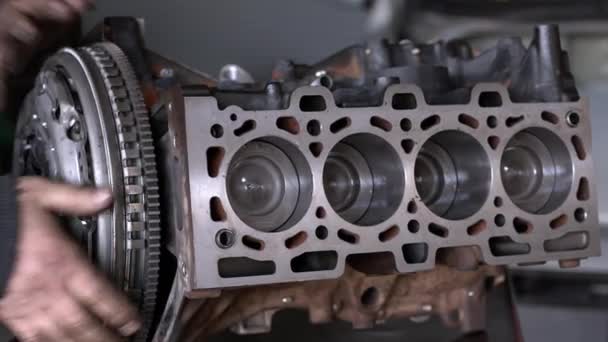 Reparação Antigo Bloco Cilindros Motor Carro Com Novas Peças Oficina — Vídeo de Stock