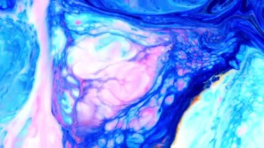 Renkli Kaos Mürekkebi Sıvı Türbülans Hareketinde Yayıldı 