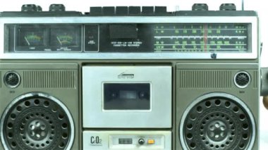 Eski kaset kaydedicisi Kanal görüntülerini ayarlıyor.