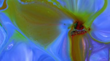 Renkli Kaos Mürekkebi Sıvı Türbülans Hareketinde Yayıldı 